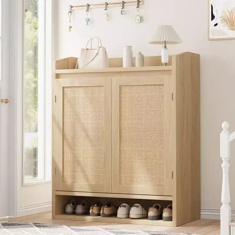 Meuble à chaussures 5 niveaux en rotin avec 2 portes et étagères réglables pour entrée, couloir ou salon – Naturel
