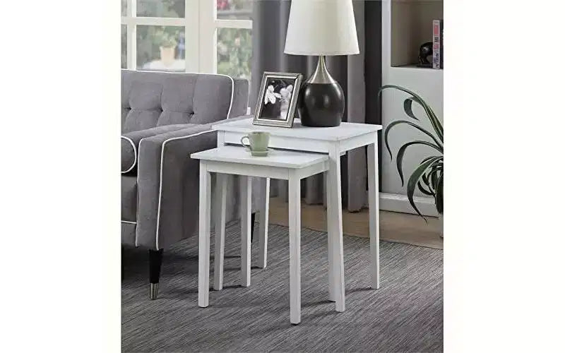 Table d'appoint à trois niveaux Belmont avec tiroir de rangement dissimulé, étagères ouvertes et poignée en nickel, parfaite pour organiser les accessoires